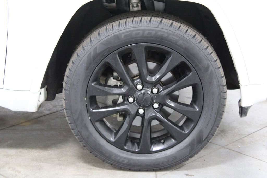 Used 2020 Jeep Grand Cherokee Altitude image 13