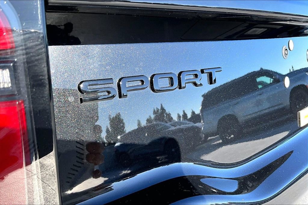 New 2025 Land Rover Discovery Sport Dynamic SE image 9