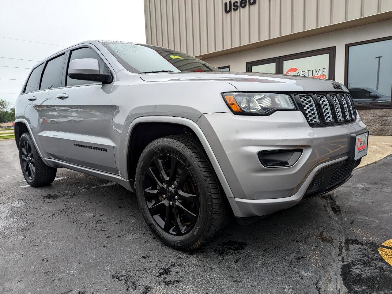 Used 2018 Jeep Grand Cherokee Altitude image 2