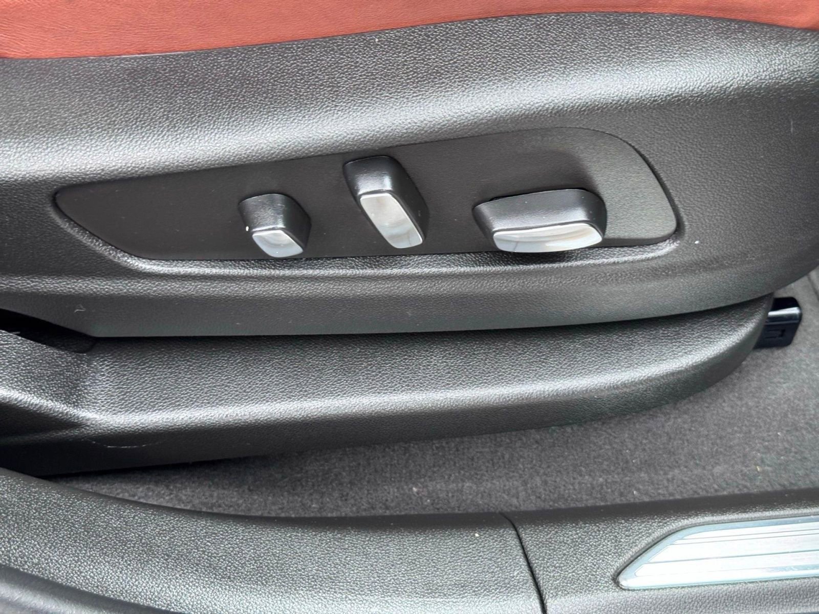 Used 2024 Cadillac XT5 Premium Luxury image 11