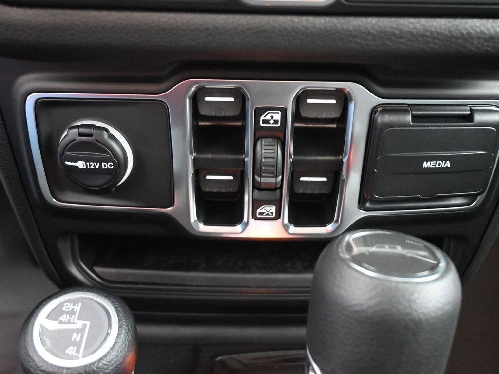 New 2025 Jeep Gladiator Sport image 6