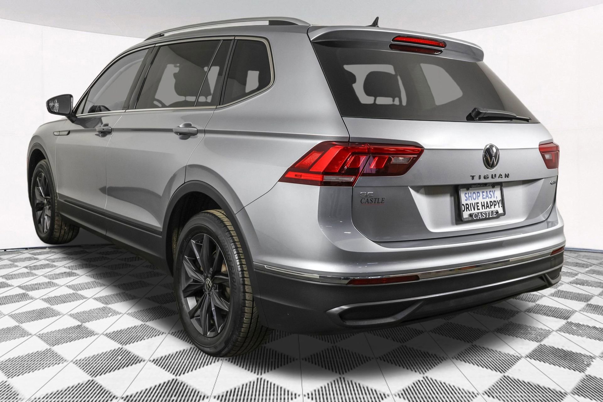 Used 2023 Volkswagen Tiguan SE image 17