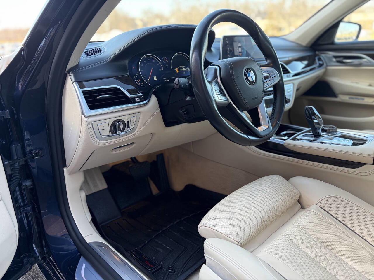 Used 2017 BMW 740i xDrive 740i xDrive AWD 4dr Sedan image 12