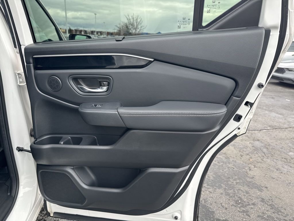 Certified 2025 Honda Pilot EX-L image 36