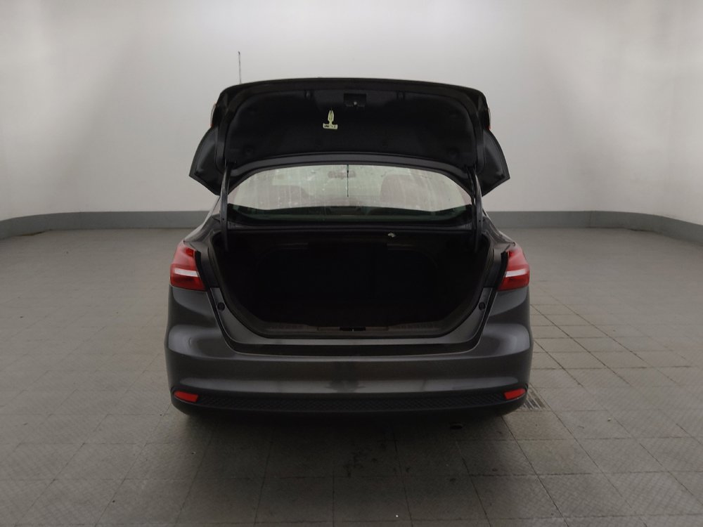 Used 2018 Ford Focus SE FWD image 29