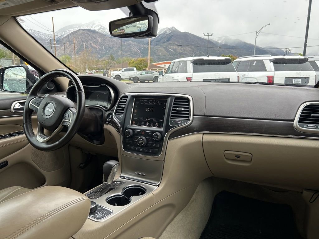 Used 2017 Jeep Grand Cherokee Overland AWD/4WD image 12