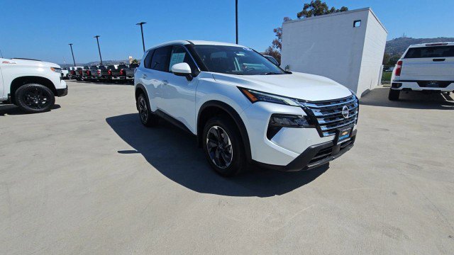 Used 2025 Nissan Rogue SV FWD image 2