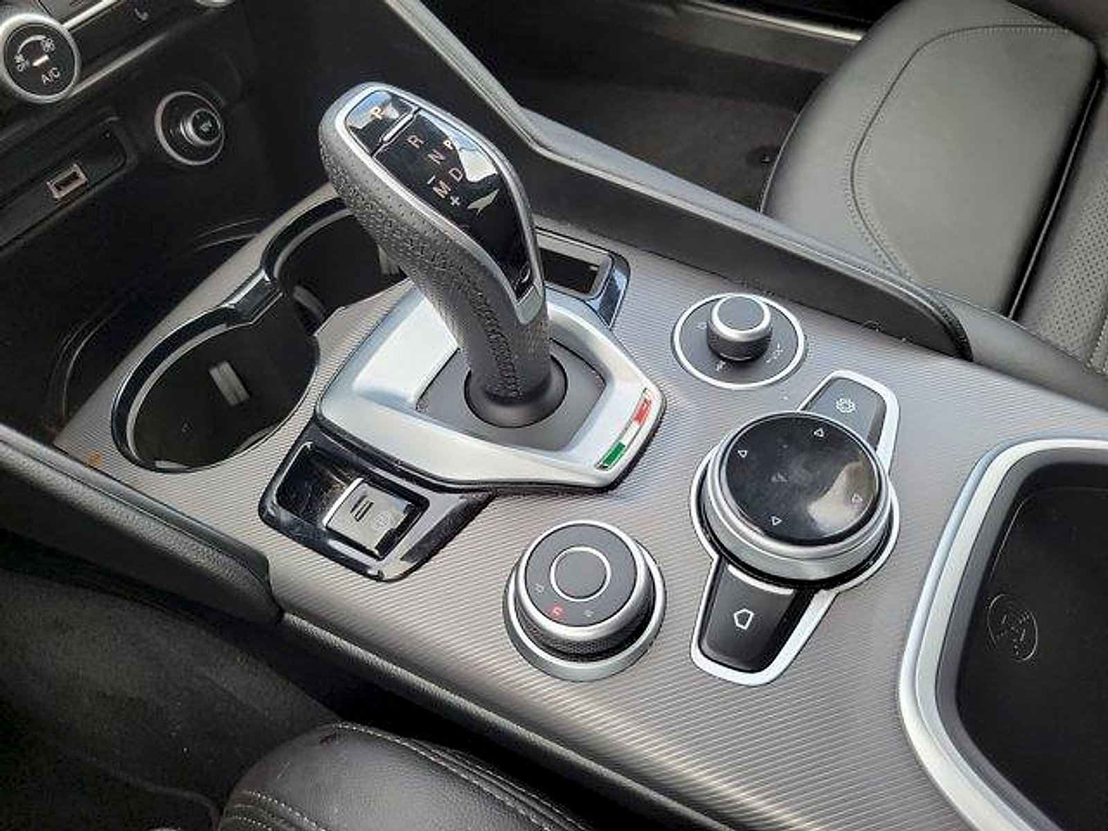 Used 2022 Alfa Romeo Giulia Veloce RWD image 30