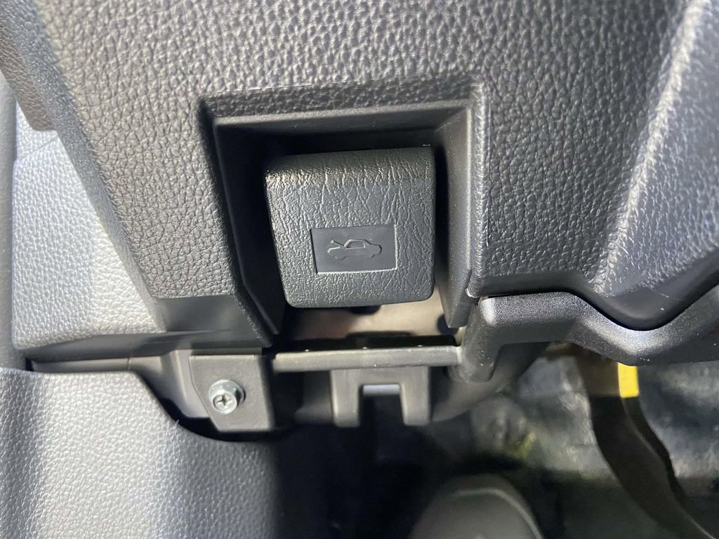 Used 2025 Toyota Tacoma SR5 AWD/4WD image 28