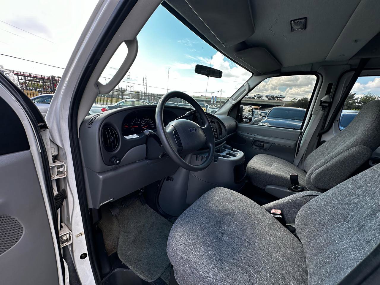 Used 2004 Ford E-250 and Econoline 250 Extended RWD image 26
