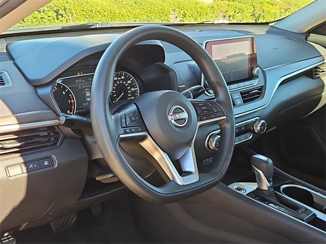 Used 2024 Nissan Altima 2.5 SV image 14