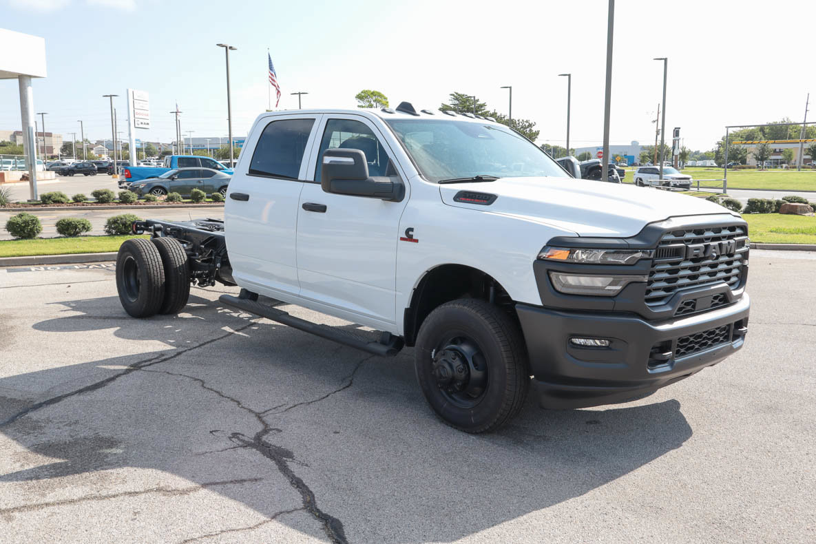 New 2027 RAM 3500 Tradesman AWD/4WD image 3