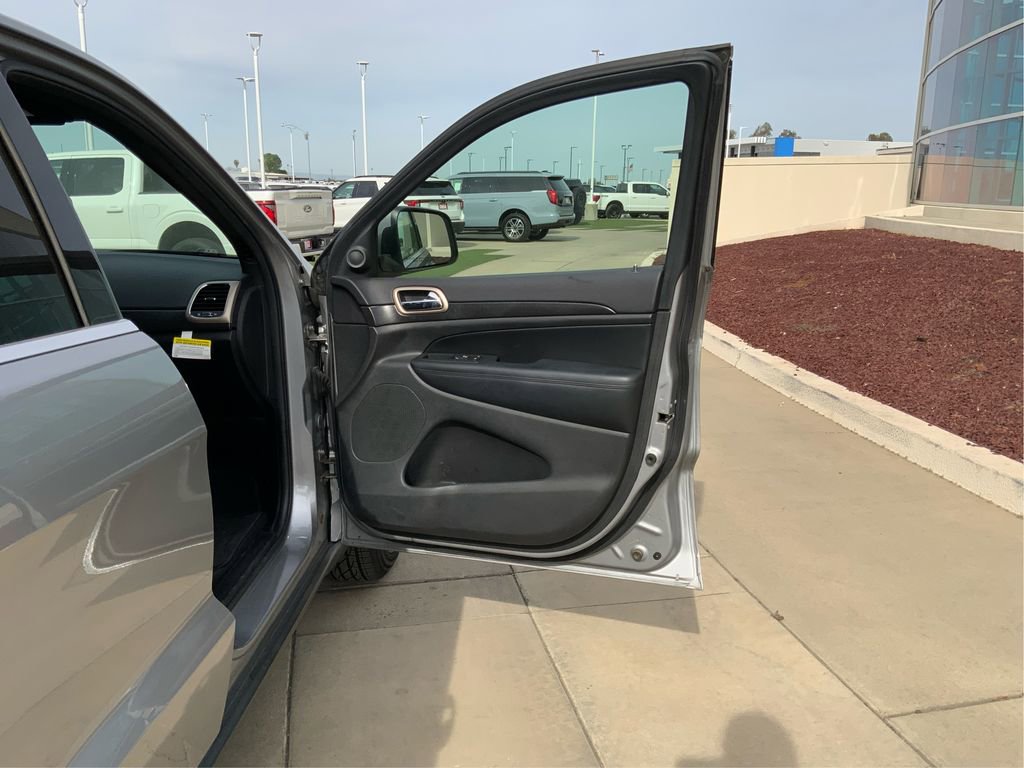 Used 2017 Jeep Grand Cherokee Laredo image 21