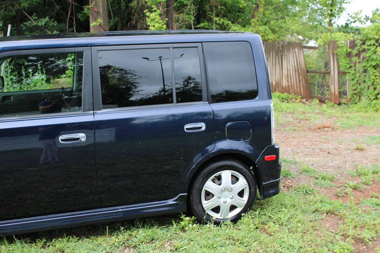 Used 2005 Scion xB FWD image 10