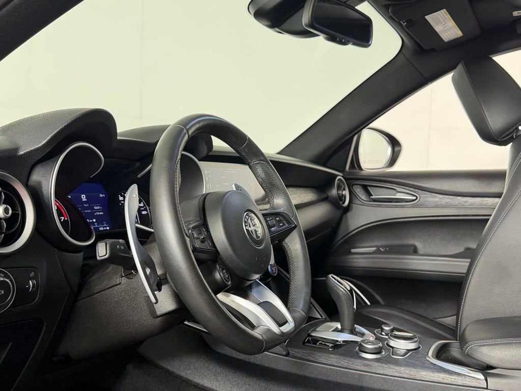 Used 2023 Alfa Romeo Stelvio Sprint image 23