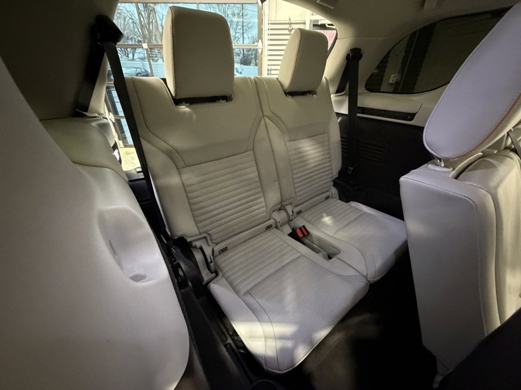 Used 2019 Land Rover Discovery HSE image 7