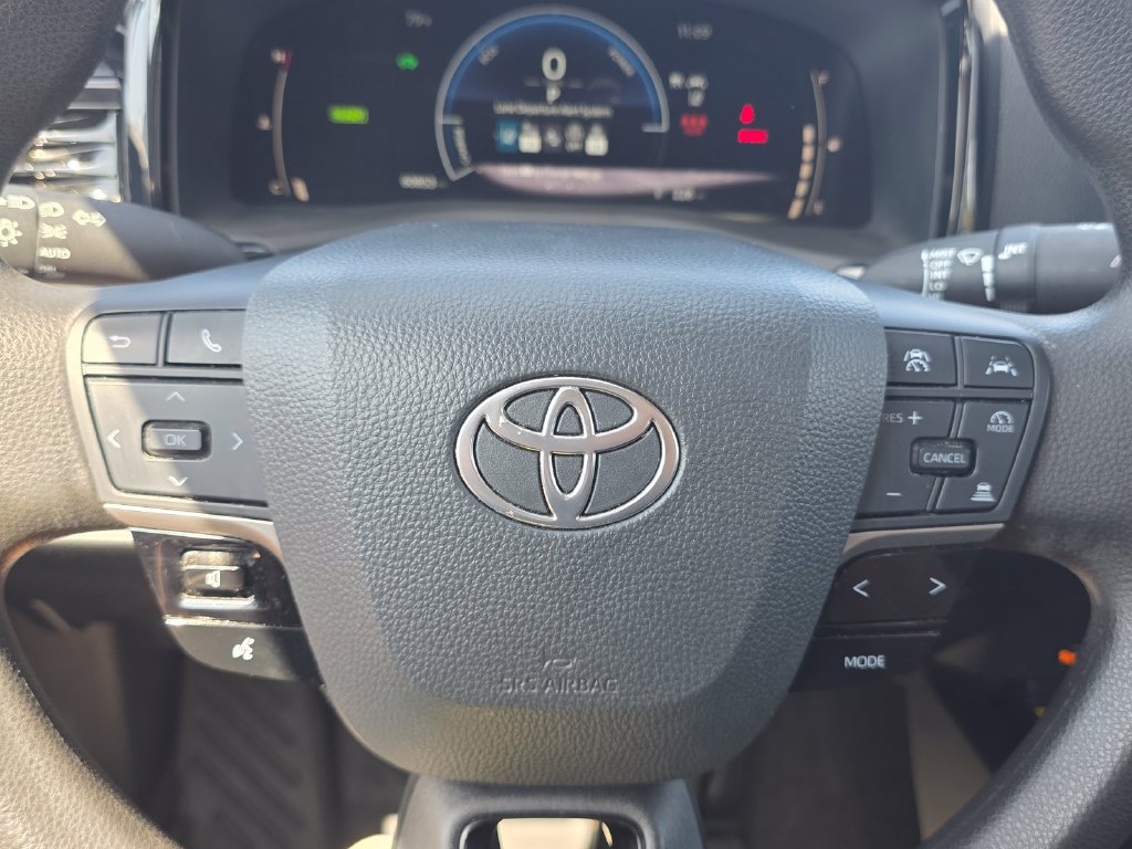 Used 2025 Toyota Camry LE FWD image 34