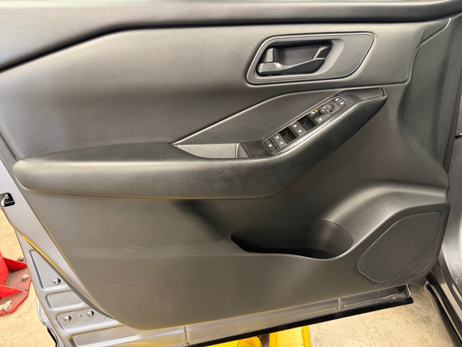 Used 2024 Nissan Rogue S FWD image 26