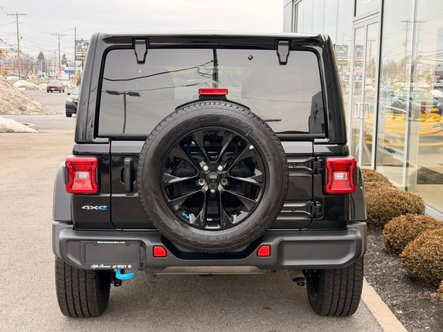 Used 2022 Jeep Wrangler Unlimited Sahara w/ Cold Weather Group AWD/4WD image 5