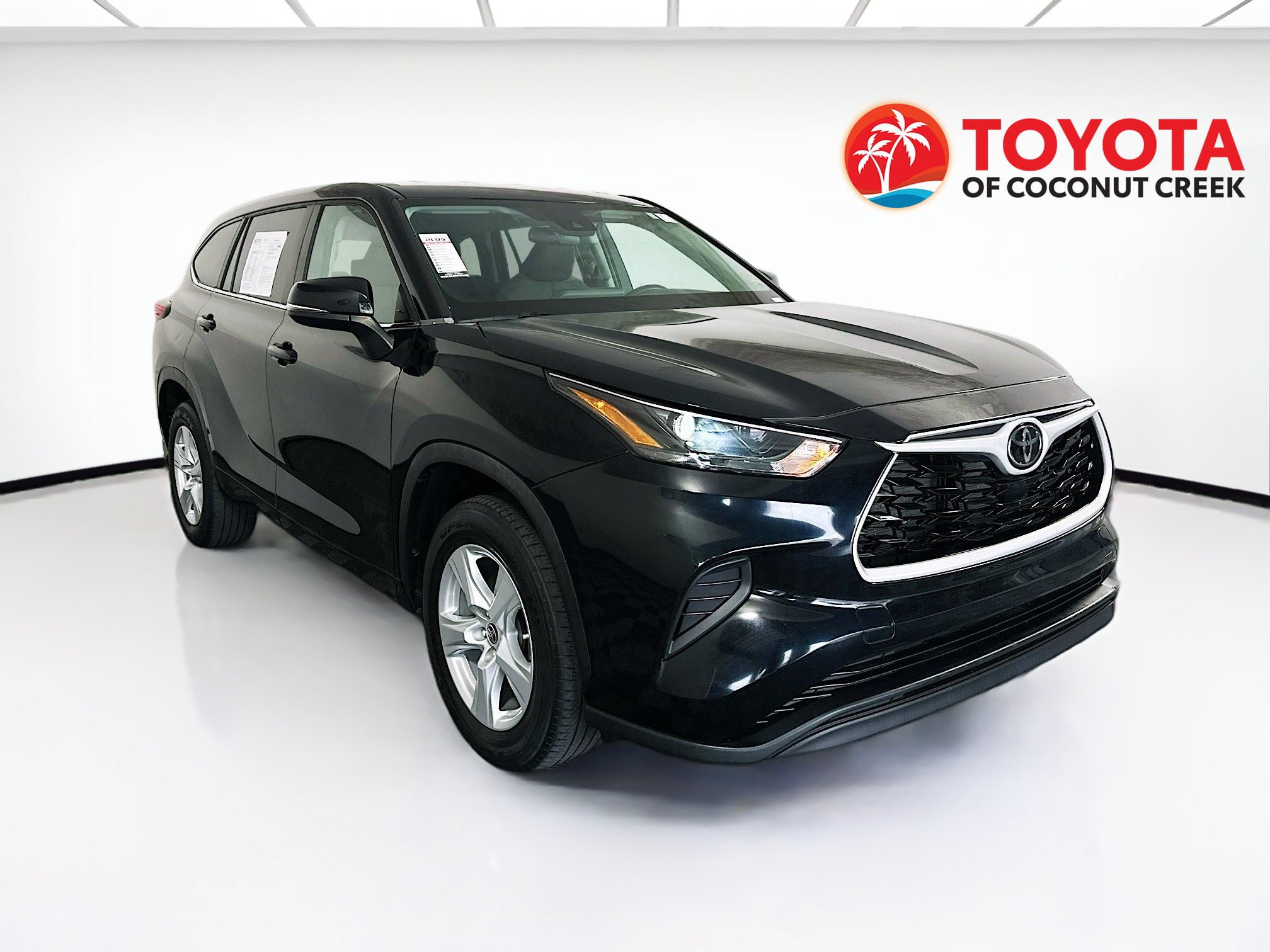 Used 2023 Toyota Highlander L FWD image 1