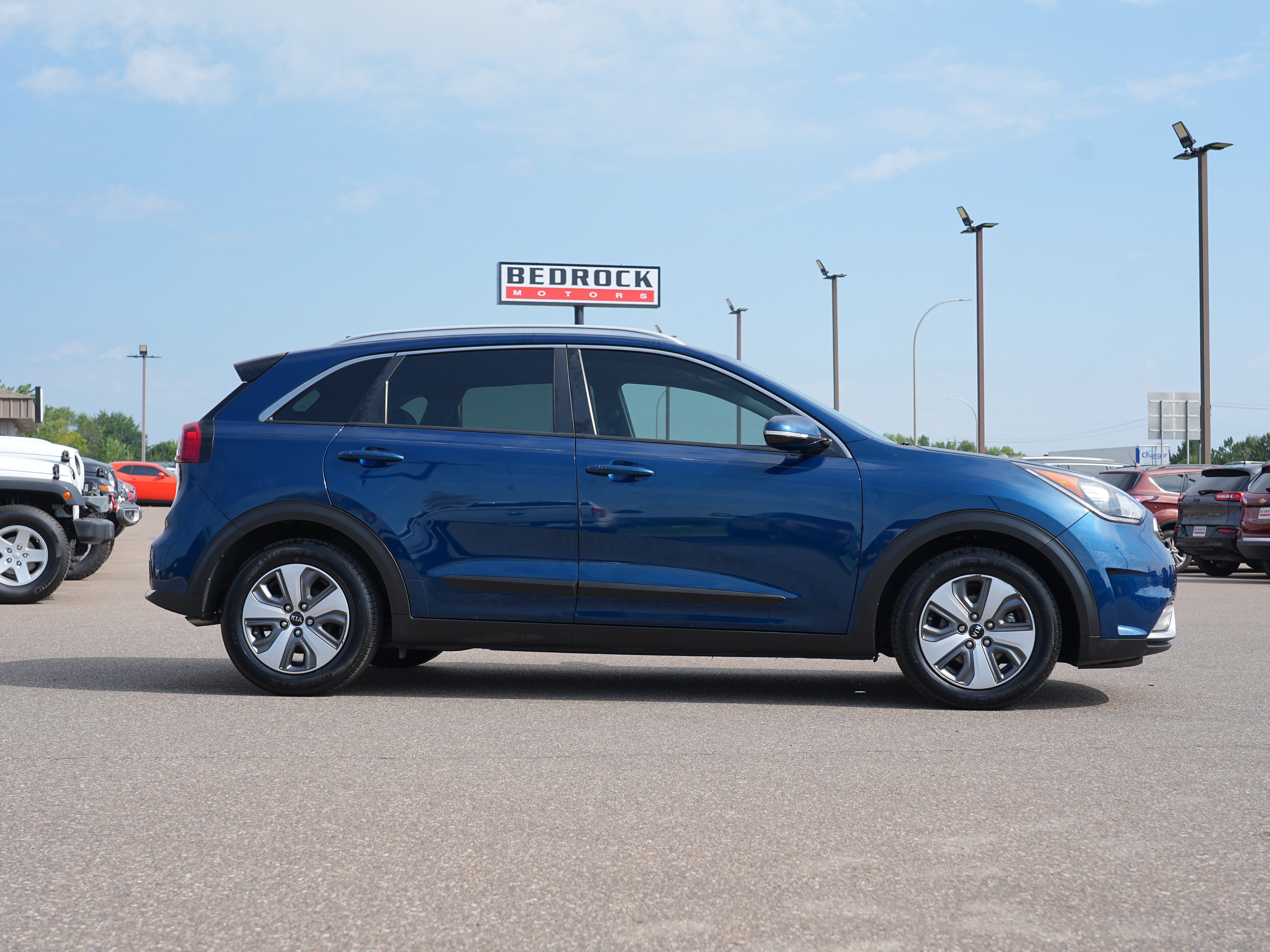 Used 2019 Kia Niro EX FWD image 2