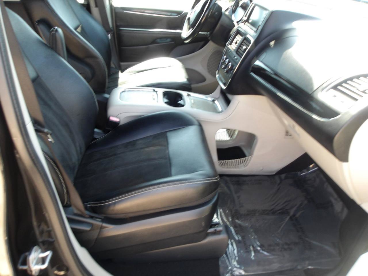 Used 2019 Dodge Grand Caravan SXT FWD image 9