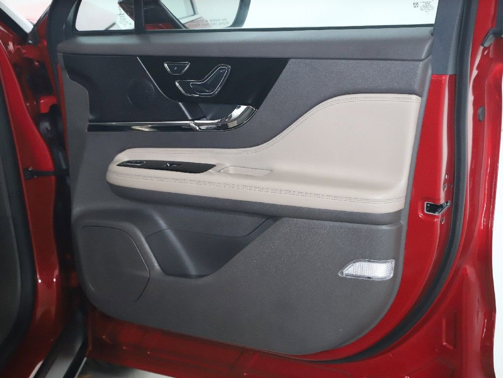 Certified 2024 Lincoln Corsair Reserve AWD/4WD image 32