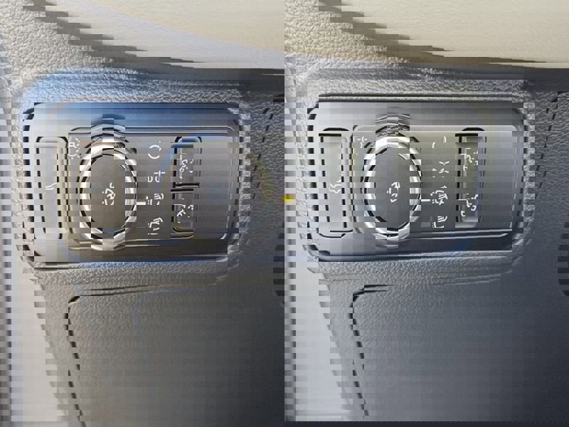 Used 2025 Ford Explorer Active w/ Active Comfort Package image 31