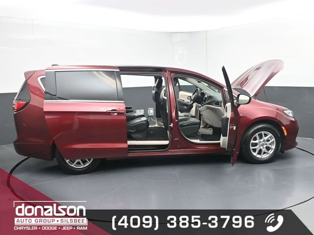 Used 2023 Chrysler Pacifica Touring-L image 23