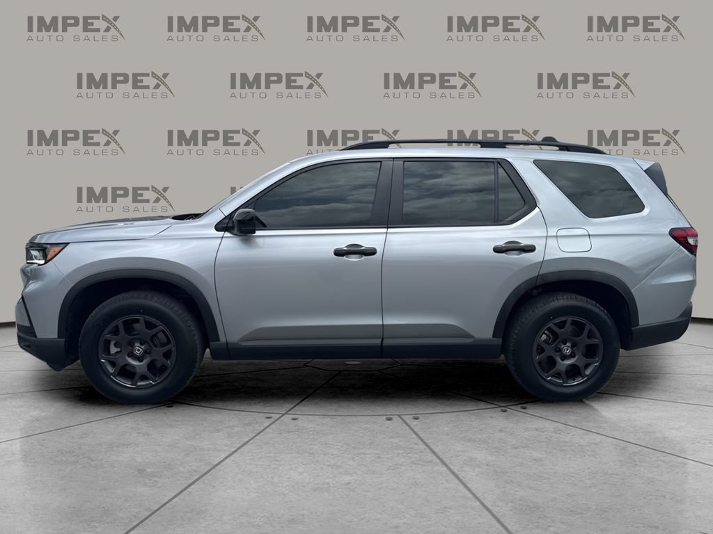 Used 2025 Honda Pilot TrailSport image 2