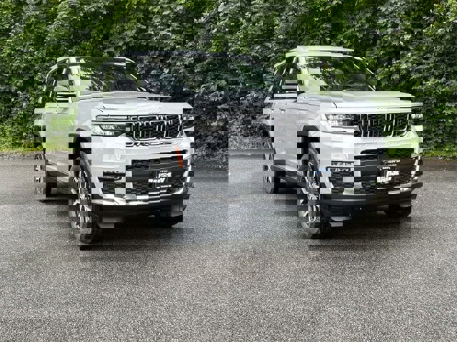 New 2025 Jeep Grand Cherokee L Limited image 1