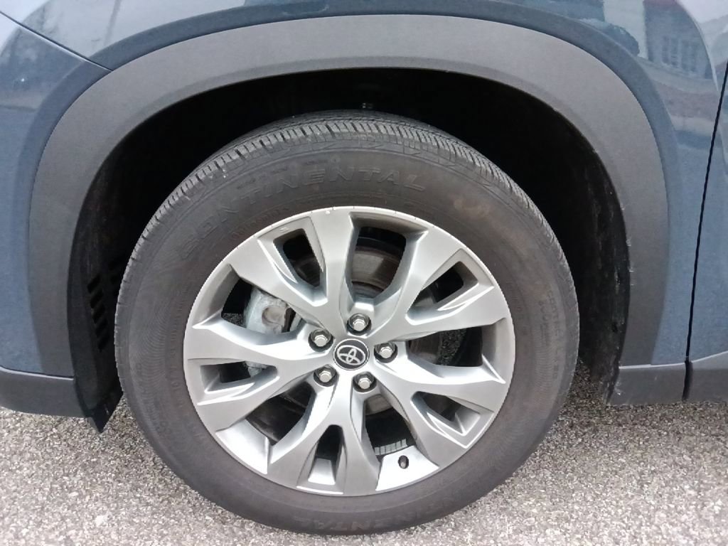 Used 2025 Toyota Grand Highlander AWD image 10