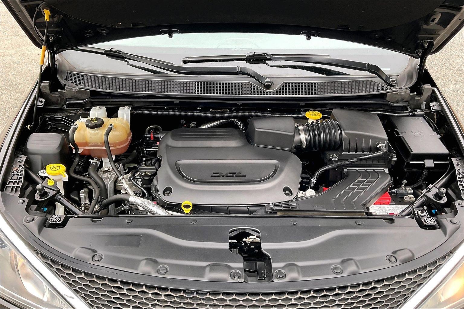 Used 2019 Chrysler Pacifica Touring-L image 9