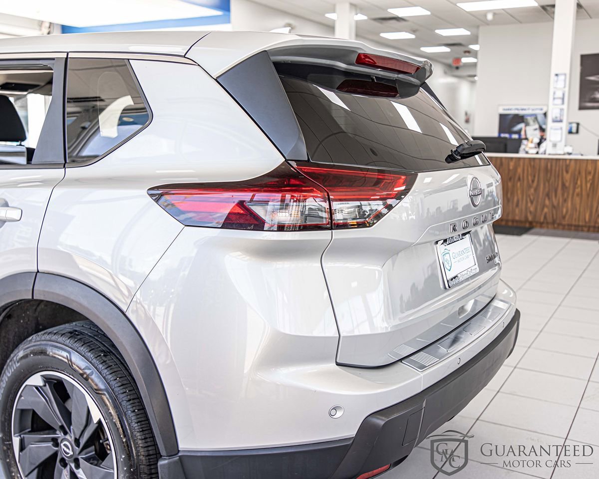Used 2024 Nissan Rogue SV AWD/4WD image 12