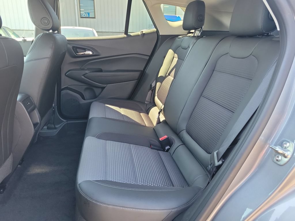 Used 2025 Chevrolet Trax LT FWD image 16
