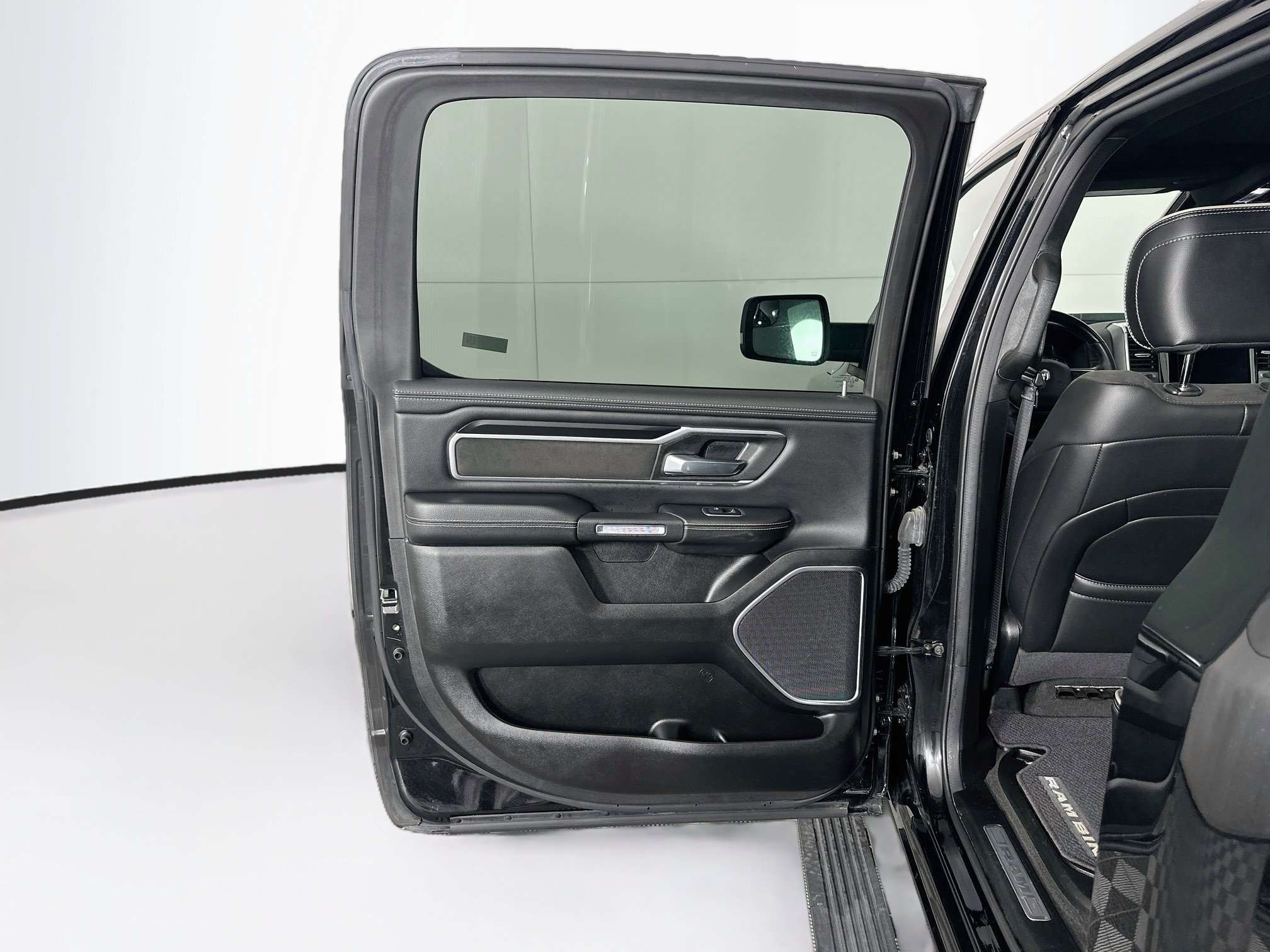 Used 2022 RAM 1500 Laramie AWD/4WD image 28