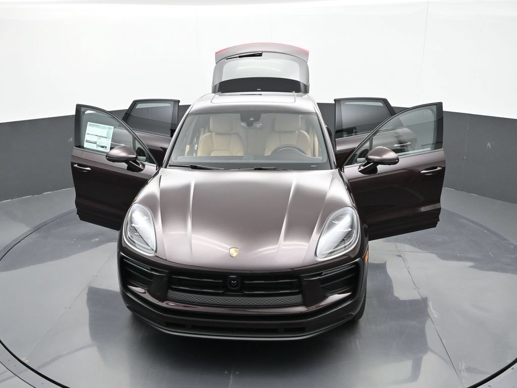 Certified 2026 Porsche Macan AWD/4WD image 36