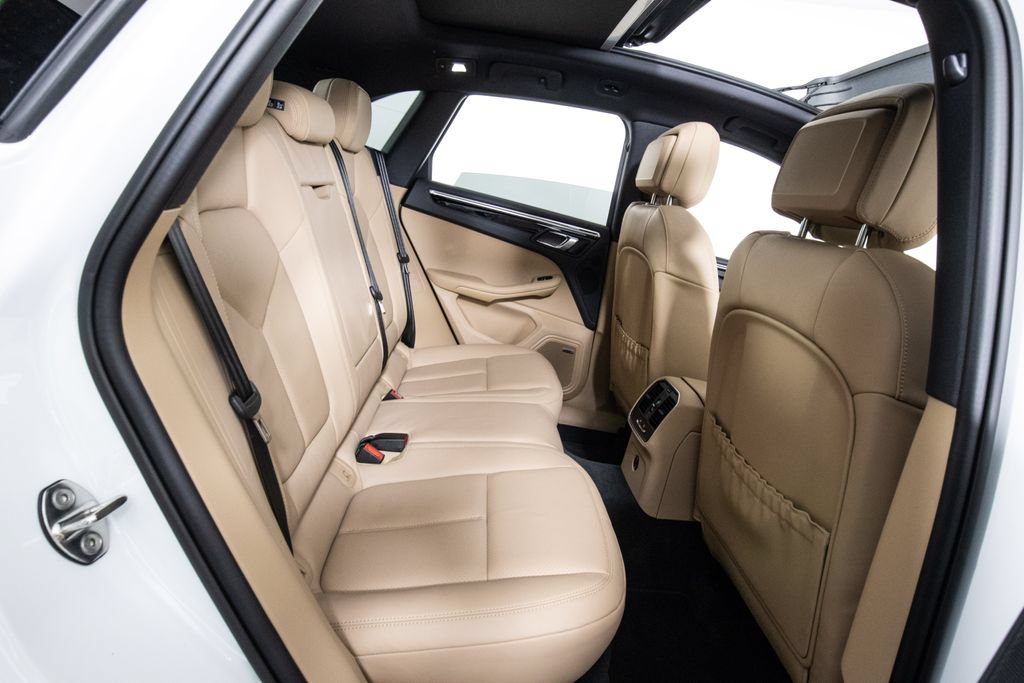 Used 2024 Porsche Macan AWD/4WD image 12