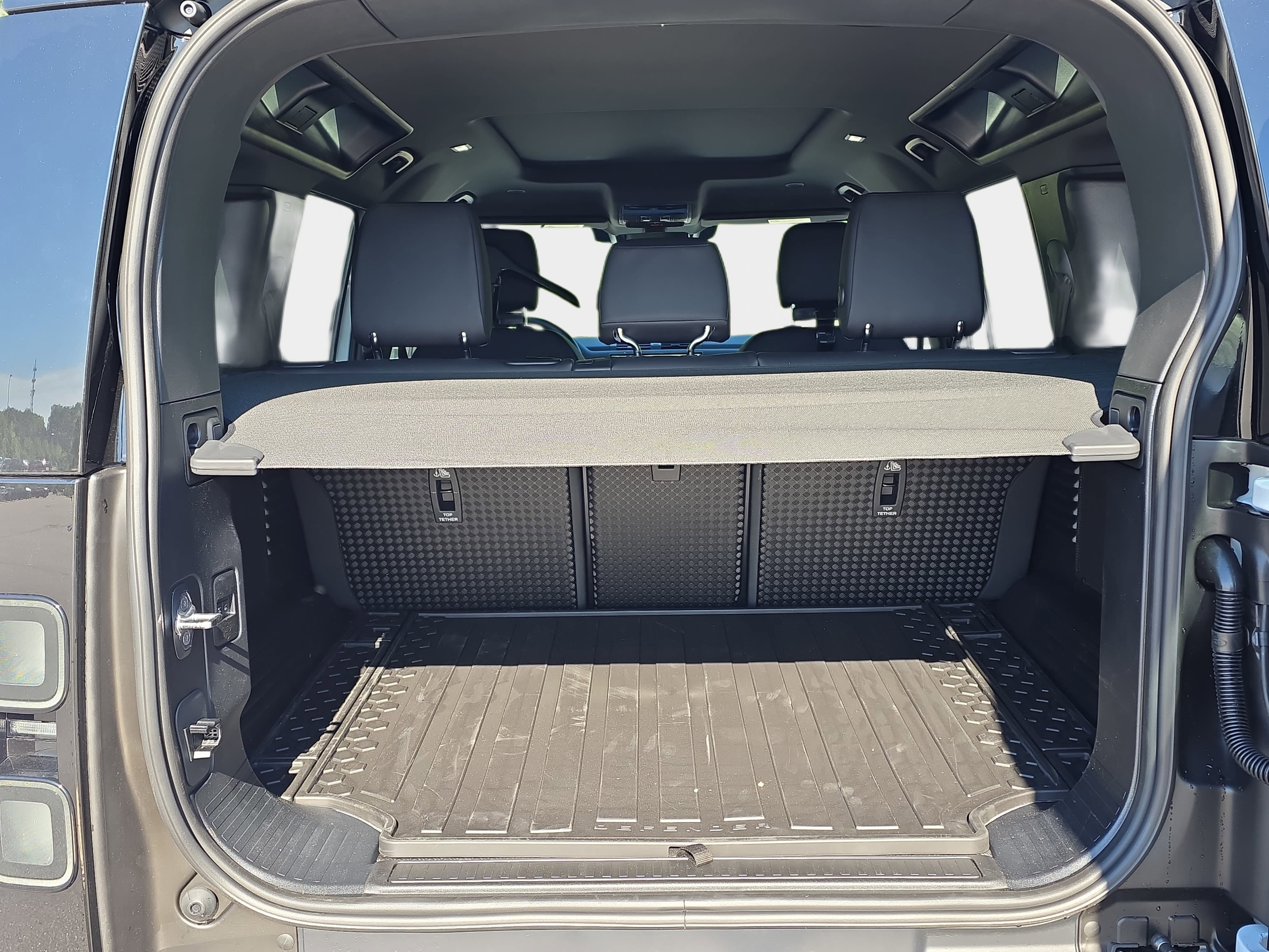 New 2026 Land Rover Defender 110 X-Dynamic SE AWD/4WD image 12