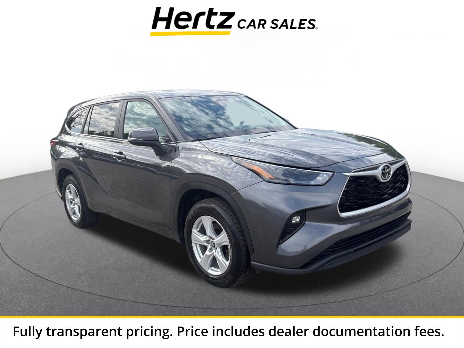 Used 2025 Toyota Highlander LE FWD image 1