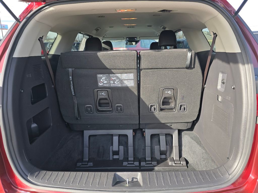 Used 2024 Kia Carnival LX image 16