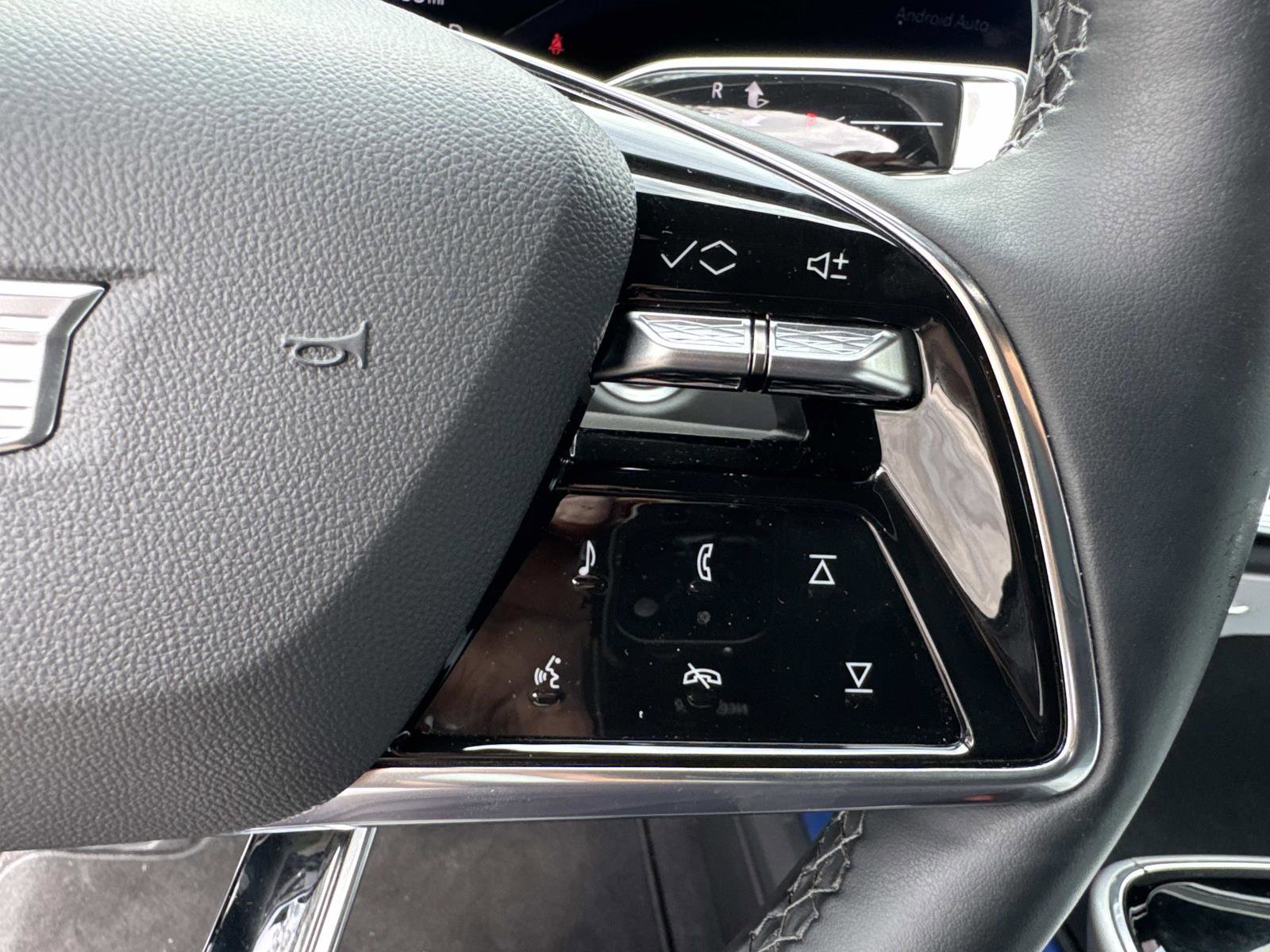 New 2025 Cadillac Lyriq Sport image 29