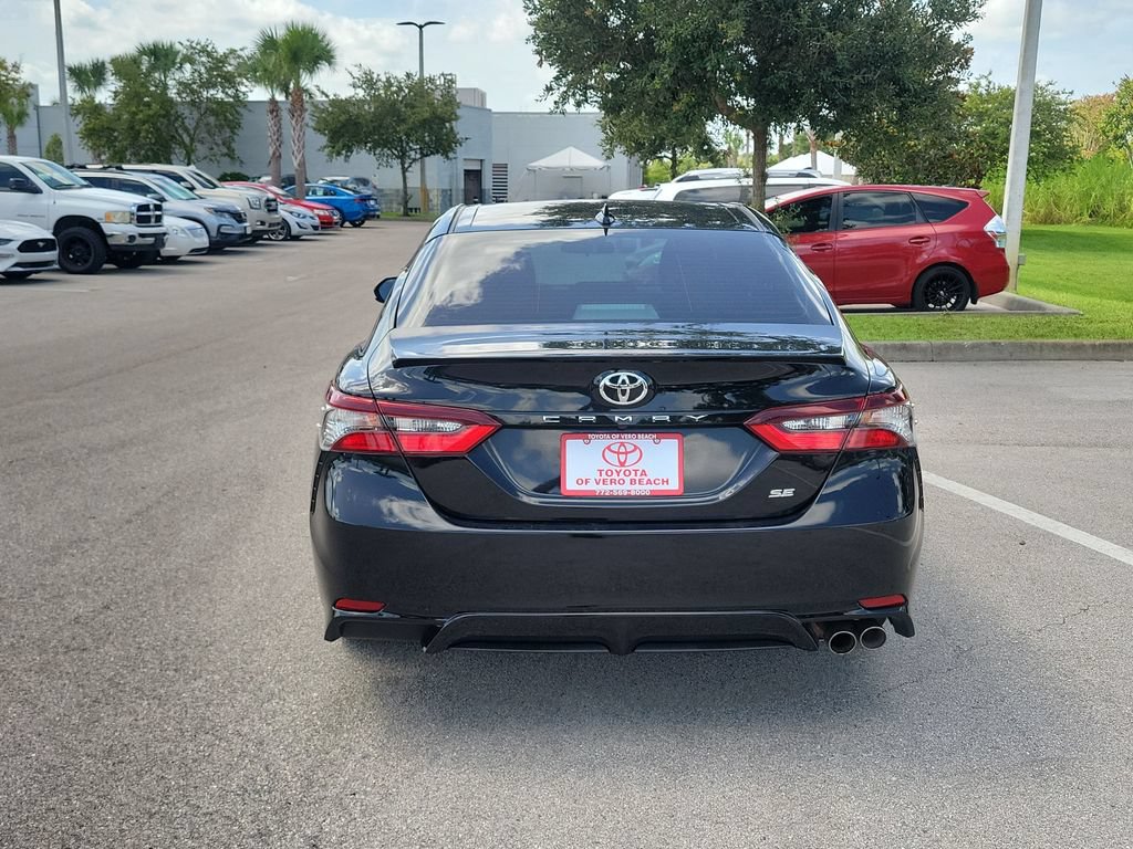 Used 2021 Toyota Camry SE FWD image 5