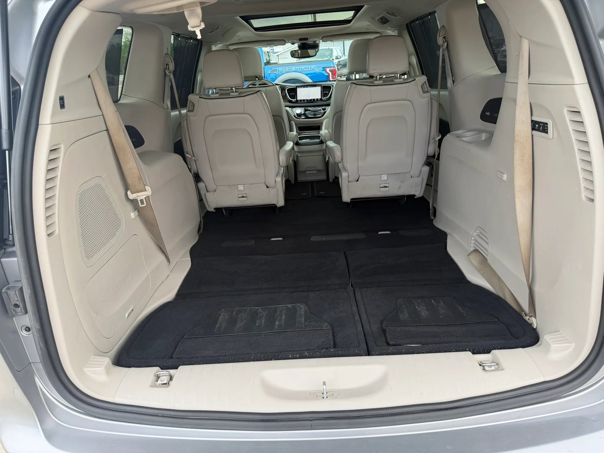 Used 2021 Chrysler Pacifica Limited image 43