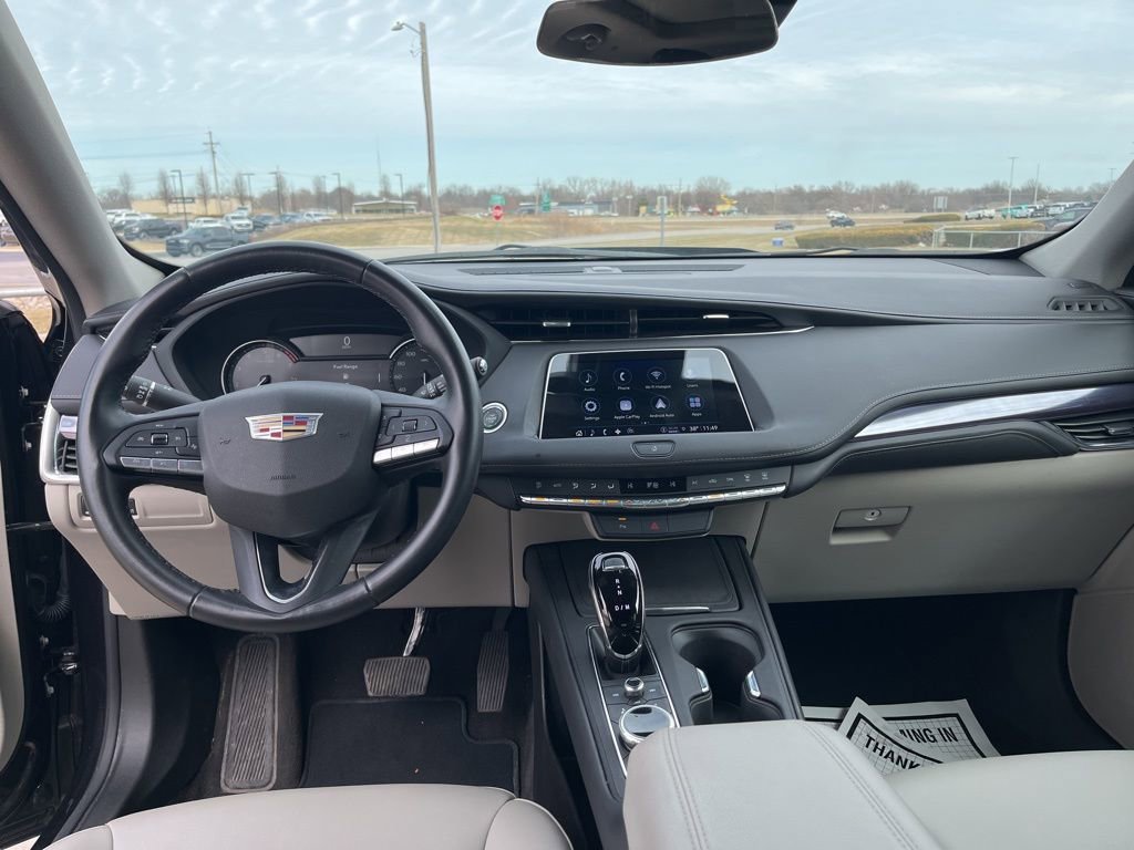 Used 2023 Cadillac XT4 Luxury AWD/4WD image 17