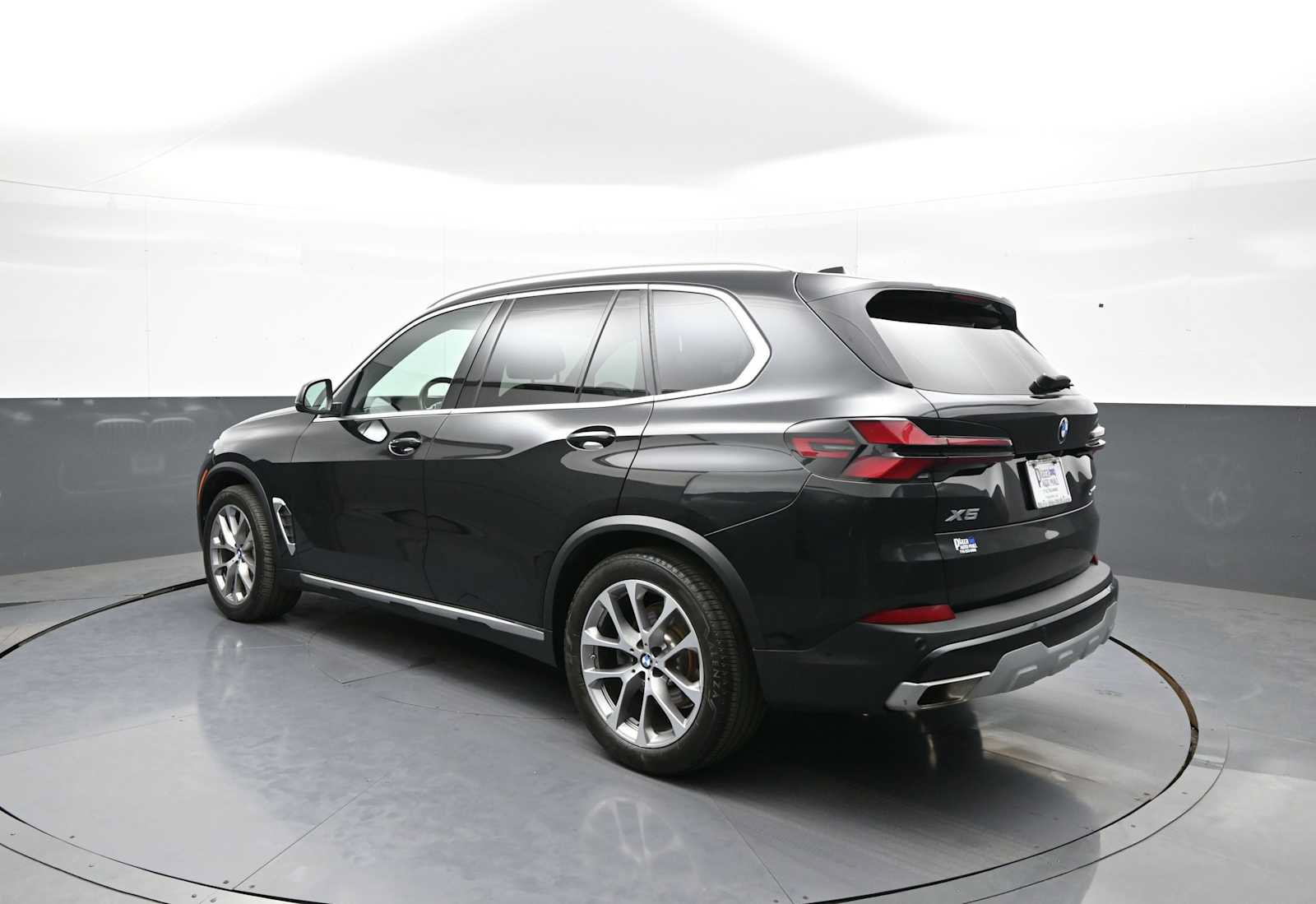 Used 2024 BMW X5 xDrive40i w/ Climate Comfort Package AWD/4WD image 8