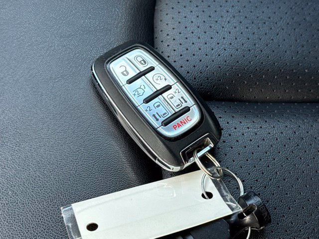 Used 2025 Chrysler Pacifica Select FWD image 18