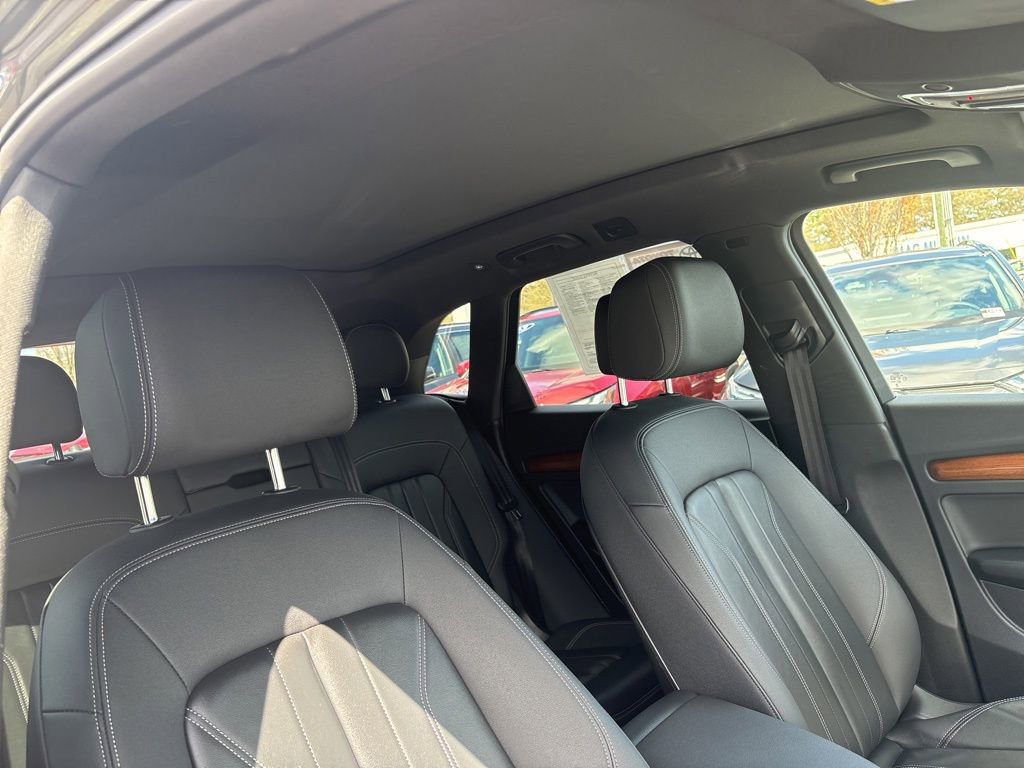 Used 2023 Audi Q5 2.0T Premium w/ Convenience Package AWD/4WD image 11