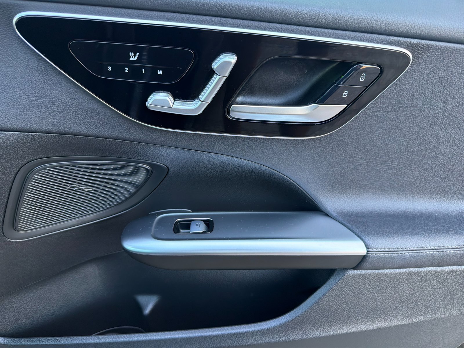 Used 2025 Mercedes-Benz C 300 Sedan image 18