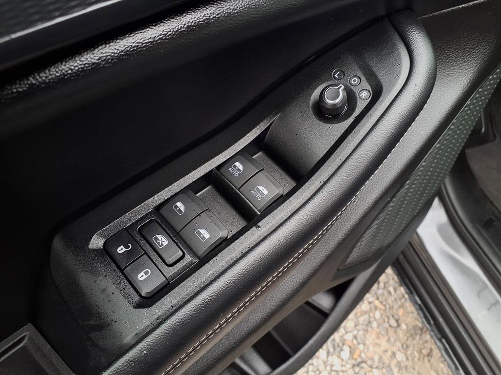 Used 2024 Jeep Grand Cherokee Laredo image 17